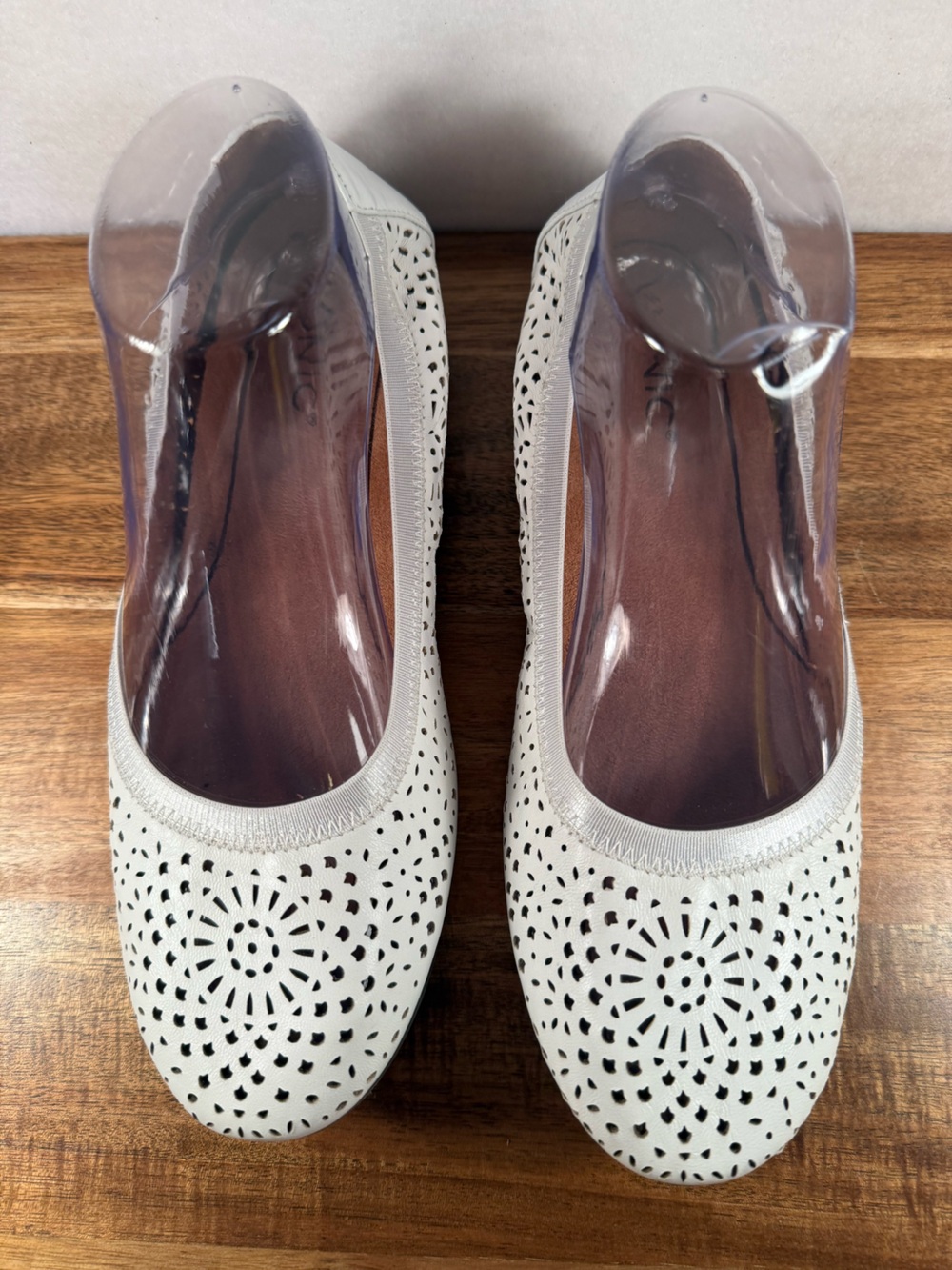 Vionic Robyn Ballet Flats White Size 8 NWT